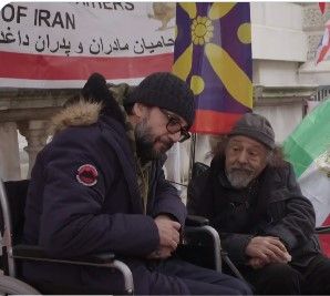 ناشط إيراني مضرب عن الطعام أمام الخارجية البريطانية يدعو إلى تجمعات واسعة في 29 أبريل