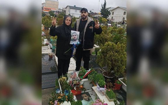 مادر محمدرسول مومنیزاده: فرزندم جانش را برای دفاع از هموطنانش در راه وطن فدا کرد