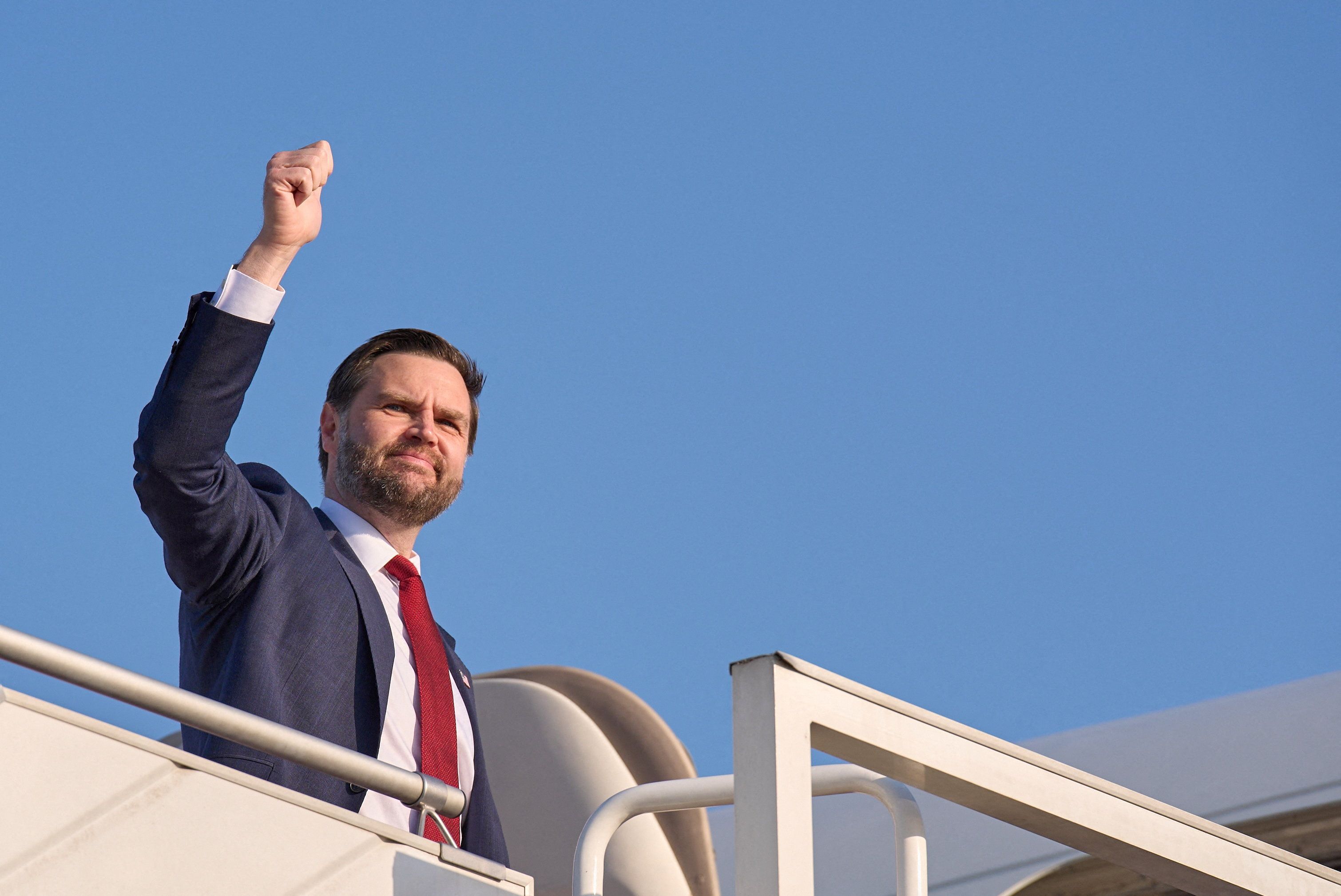 آکسیوس: ونس سه‌شنبه برای گفت‌وگو با جمهوری اسلامی به پاکستان می‌رود