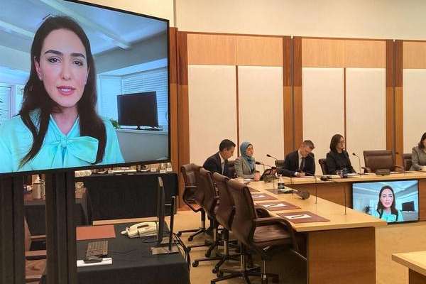 ناشطة إيرانية معارضة تدعو أستراليا إلى فرض عقوبات على خامنئي واعتبار الحرس الثوري إرهابيا