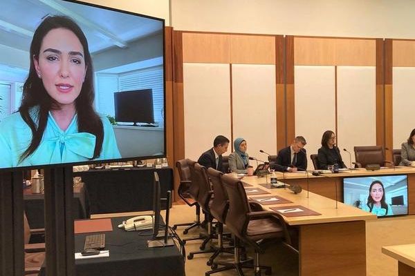 ناشطة إيرانية معارضة تدعو أستراليا إلى فرض عقوبات على خامنئي واعتبار الحرس الثوري إرهابيا