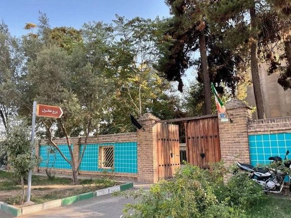 معاون شهرسازی شهرداری تهران: دیوار برج تاریخی طغرل رنگآمیزی شده است، نه کاشیکاری