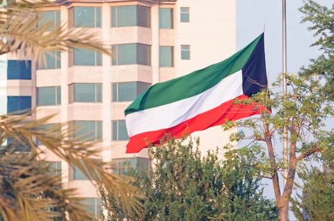 کویت ۳ نفر را به اتهام جاسوسی برای جمهوری اسلامی و توطئه ترور وزیر کشور به اعدام محکوم کرد