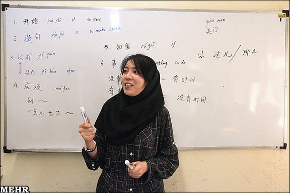 A woman teaching Chinese in an Iranian language school