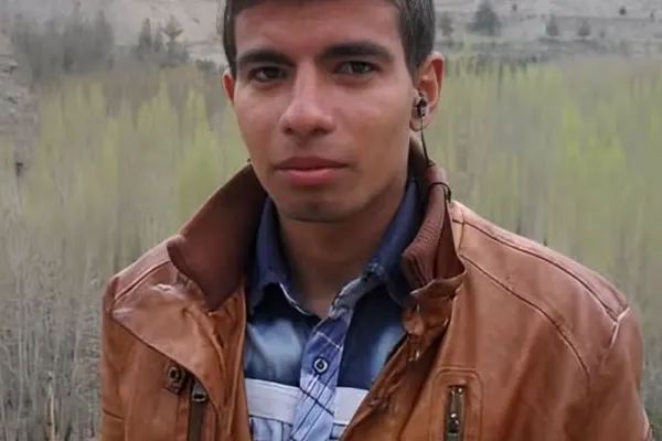 رضا محمدحسینی، زندانی سیاسی: مردم ایران آزادی، رفاه و عدالت میخواهند