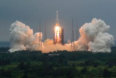 بقایای بزرگترین موشک چین که از مدار زمین خارج شده بود، سرانجام در اقیانوس هند سقوط کرد