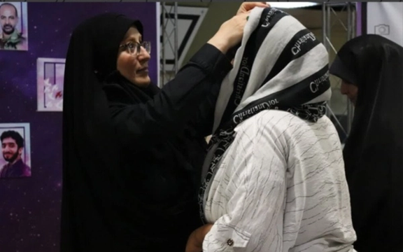 خاص: السلطات الإيرانية تجبر 134 مركز تسوق في طهران على توقيع تعهد بفرض الحجاب الإجباري