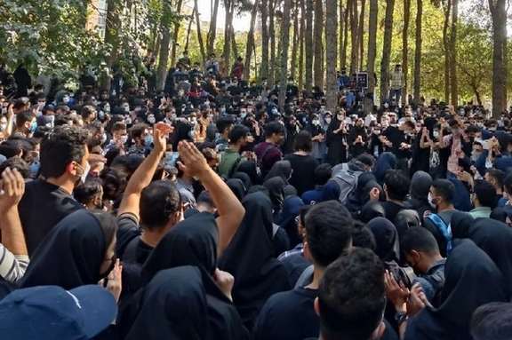 University students protesting in Tehran on Oct, 25, 2022