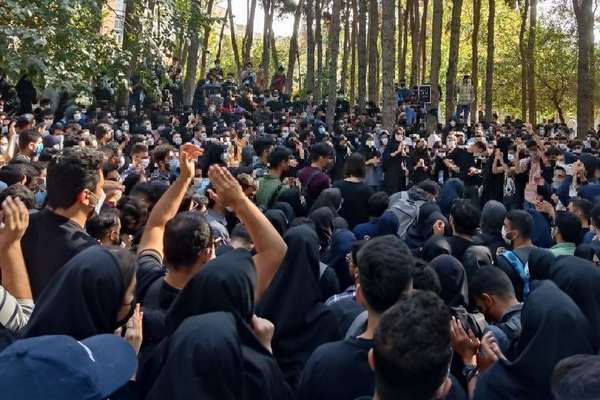 Iran MPs Draft Law To Ban Protesting Student From Travelling Abroad