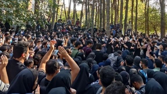 Students protesting in Tehran's Sciences University on October 25, 2022