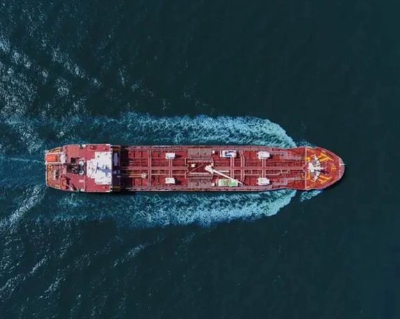 بلومبرگ: دولت بایدن احتمالا بدون توافق هستهای به ایران اجازه افزایش فروش نفت میدهد