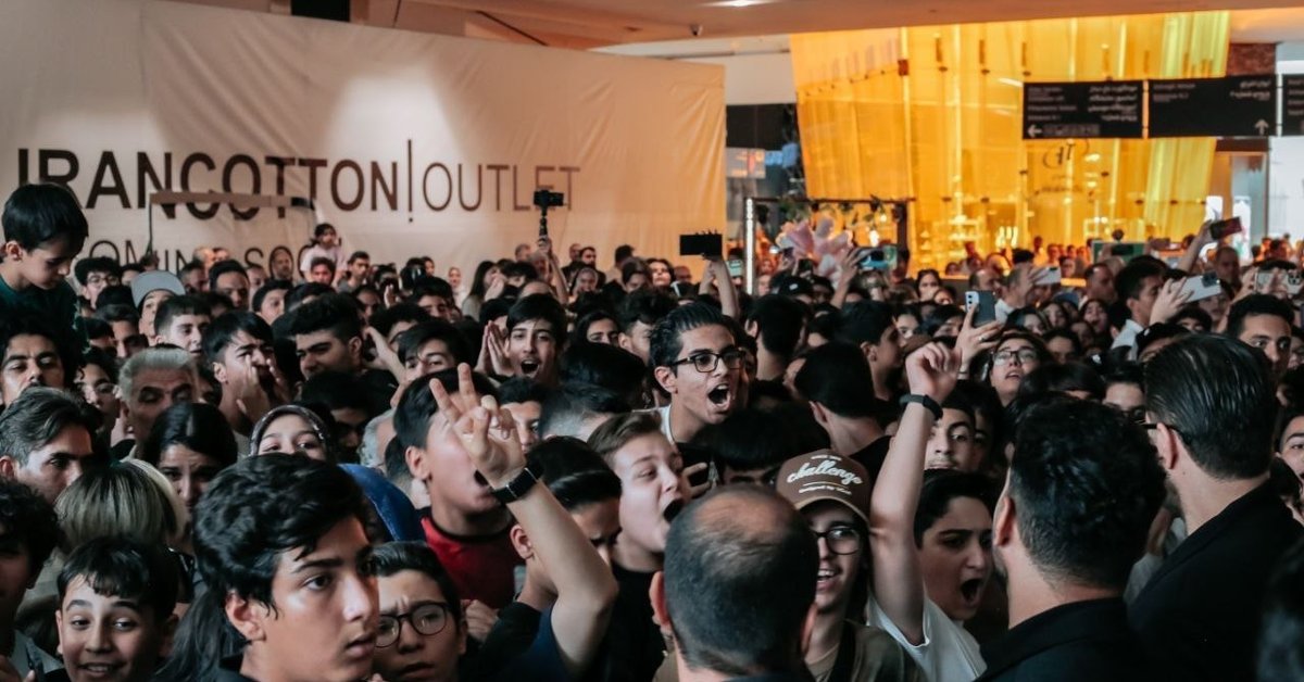 Thousands pack Tehran mall as Gen Z rallies around a YouTube star