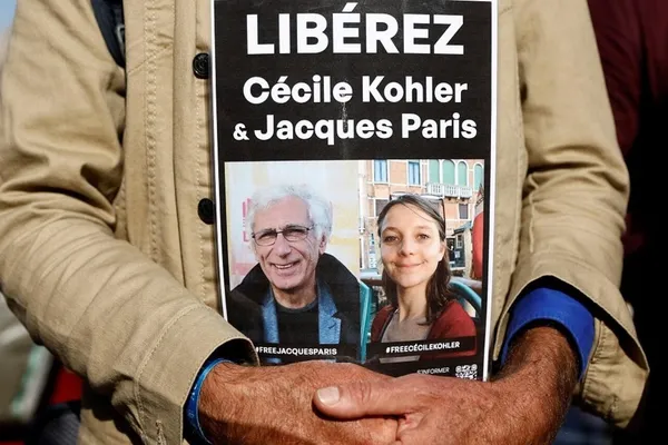 مطالبات بالإفراج الفوري عن فرنسيين معتقلين في إيران بعد احتجازهما منذ 1265 يومًا