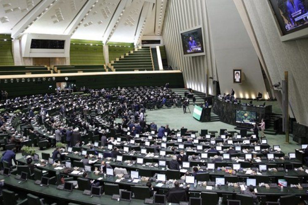 اشتداد الصراع على النفوذ داخل البرلمان الإيراني.. والمتطرفون يتوعدون النواب الحاليين