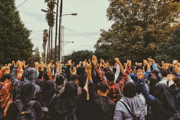 "كلنا معا".. هاشتاغ يغزو وسائل التواصل الاجتماعي لدعم المدانين بالإعدام في إيران