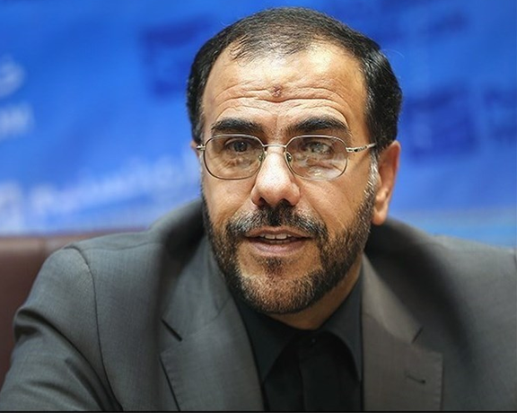 استاندار فارس: مشکلات صنفی کامیونداران باید در بستر مطالبات صنفی حل و فصل شود