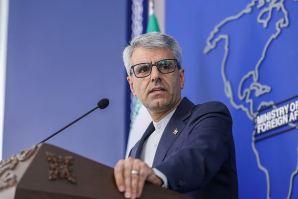 اعتبرتها دليلاً على العداء العميق للنظام.. إيران ترفض وتدين العقوبات الأميركية الجديدة