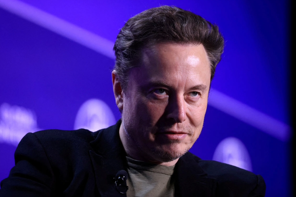 حقوقيون يطالبون إيلون ماسك بإتاحة الإنترنت للإيرانيين بدلا من التودد لنظام طهران