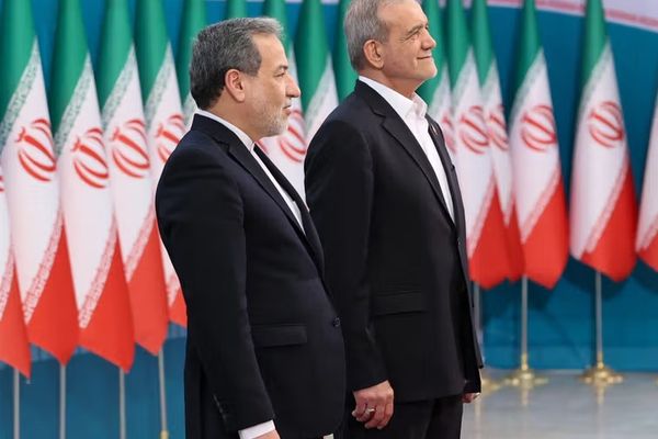 الرئيس الإيراني: طلبتُ من وزير الخارجية السعي لإجراء محادثات مع الولايات المتحدة