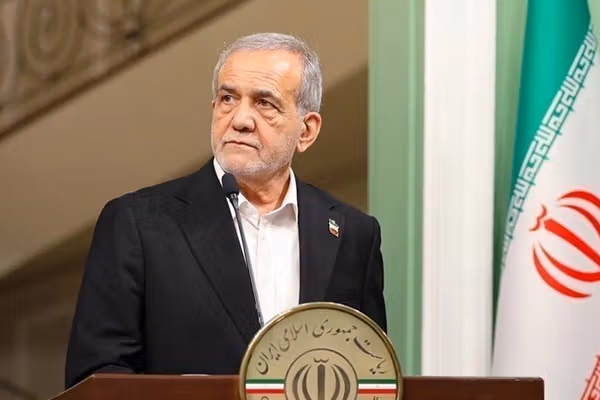 أقرّ بتداعيات الحصار الأميركي.. الرئيس الإيراني: لا يمكننا تصدير النفط والحصول على الدولار
