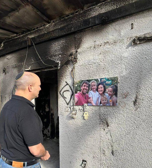 رئيس وزراء إسرائيل السابق: يجب أن يتغير نهجنا بضرب إيران "رأس الأخطبوط" وليس أذرعه