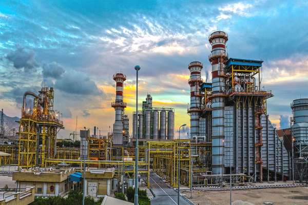 قطاع البتروكيماويات في إيران يخسر 700 مليون دولار بسبب "قطع الغاز"