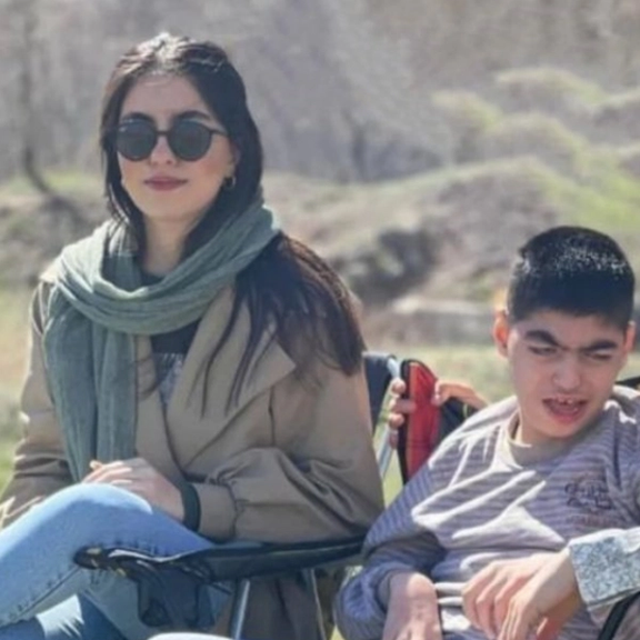 النظام الإيراني يهدد عائلة فتاة قتيلة ويمنعهم من التصريح للإعلام