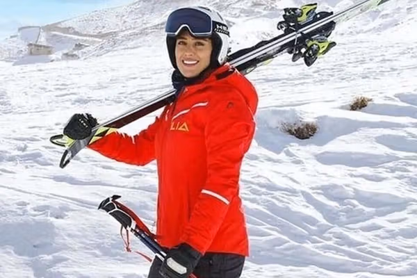 Iranian skier who had fled to Germany makes homecoming, praises Khamenei