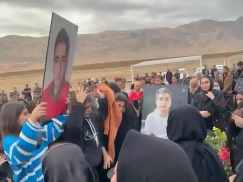 عائلات إيرانية تحيي ذكرى قتلى احتجاجات نوفمبر 2019 على يد أجهزة الأمن