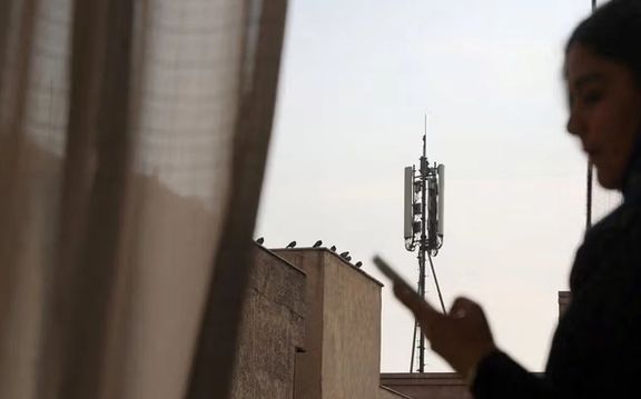 شهران من العزلة وخسائر بالمليارات و"إنترنت برو" يشعل الغضب.. إيران تغرق في "الظلام الرقمي"