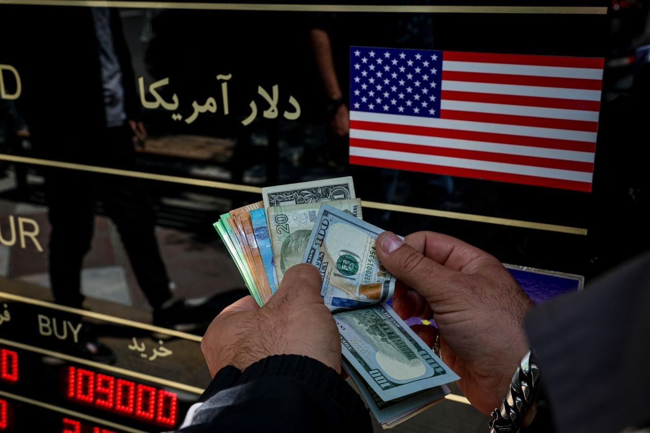 ادامه رکوردشکنی نرخ ارز در ایران؛ دلار از ۲۴۱ هزار تومان فراتر رفت