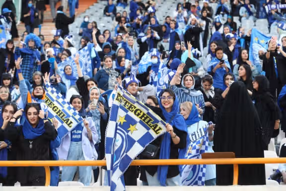 Female fans of Esteghlal FC allowed to watch a game in 2022