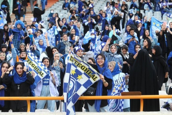 Female fans of Esteghlal FC allowed to watch a game in 2022