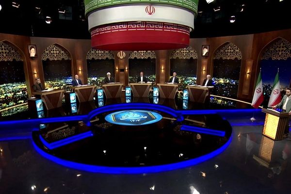 Iran Gov't Strives to Capture Reluctant Voters' Attention to Election