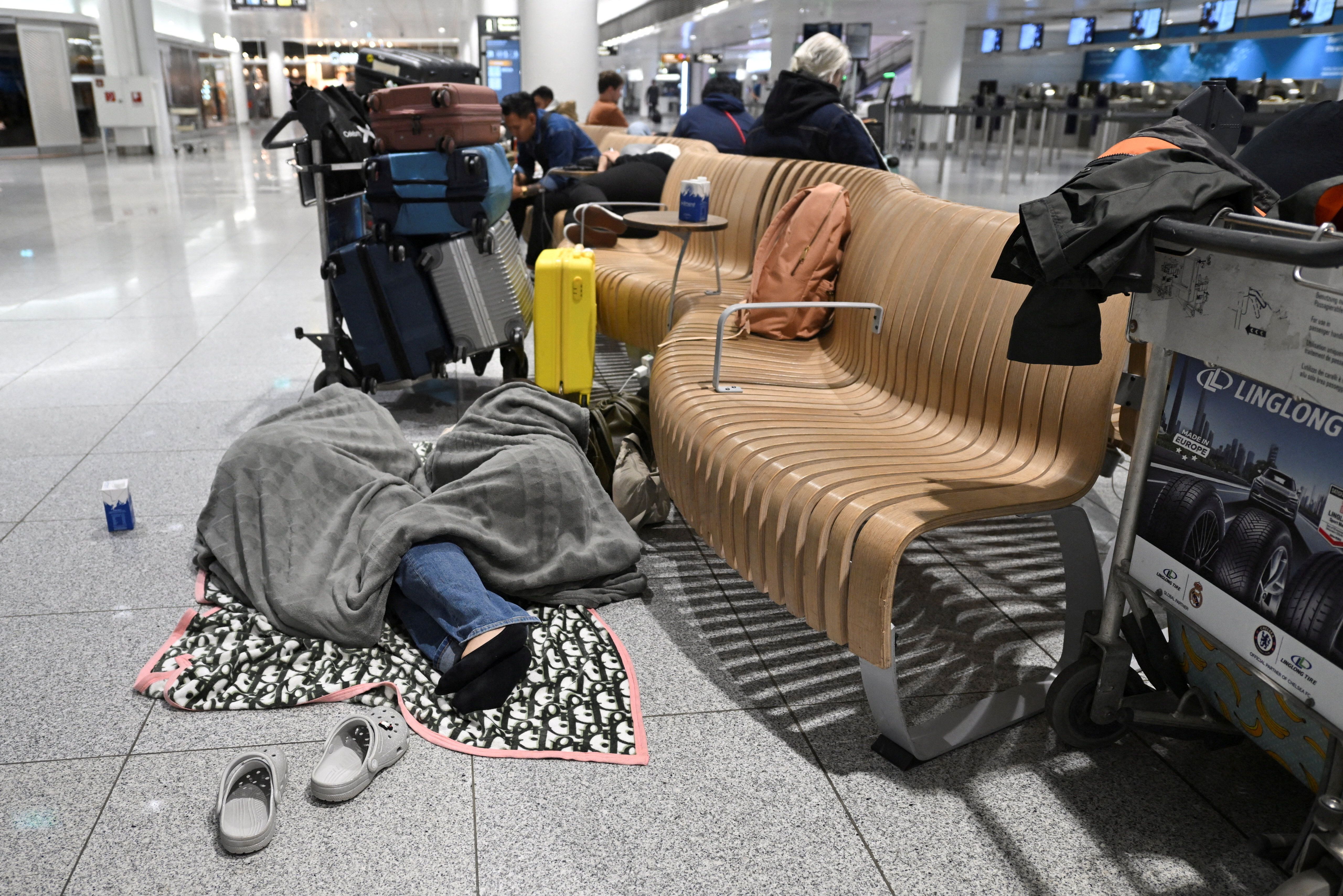 پروازهای فرودگاه مونیخ پس از دومین نوبت لغو فعالیت به‌دلیل مشاهده پهپادها از سر گرفته شد