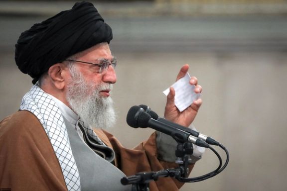 دو روز پیش از مرگ قاسم سلیمانی در دیدار مورخ ۱۱ دیماه ۱۳۹۸: «باز آن جناب (ترامپ) توئیت کرده ….که ما این را از چشم ایران میبینیم، دست ایران است و ما پاسخ به ایران خواهیم داد. غلط میکنید!»