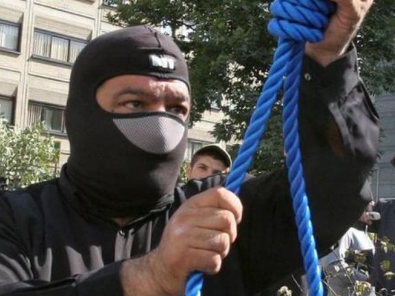 یک «کودک-مجرم» و دایی او به اتهام «قتل سه مامور نظامی» در زاهدان اعدام شدند