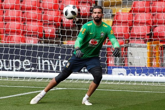 پس از برخورد شدید از ناحیه سر؛ آلیسون بکر دروازهبان برزیل دیدار با آرژانتین را از دست داد