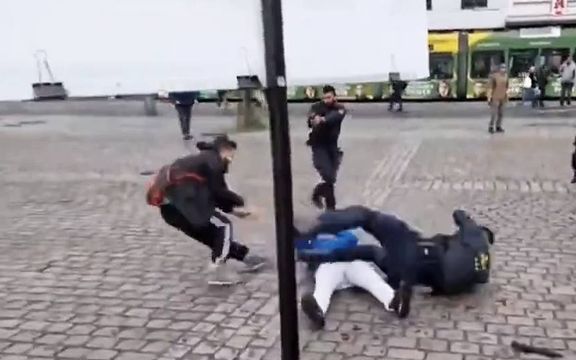 فردی با چاقو به تجمع مخالفان اسلام در آلمان حمله و چند نفر را زخمی کرد