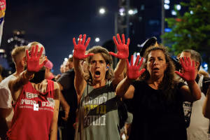 موج واکنشها و اعتراضات در اسرائیل در پی انتشار ویدیوهایی از گروگانها از سوی حماس