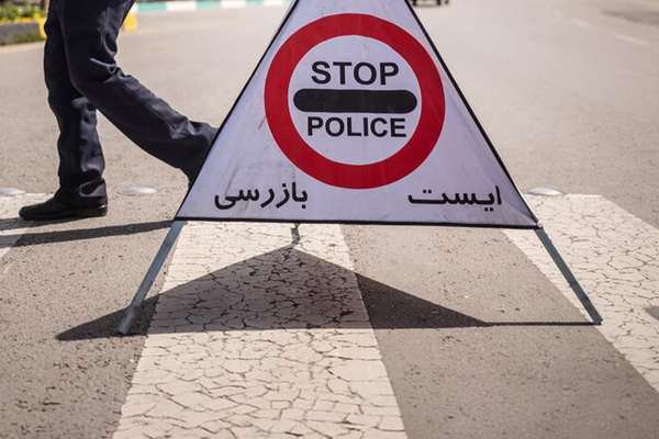 سائق شاحنة إيراني يشعل النيران في شرطي عند نقطة تفتيش