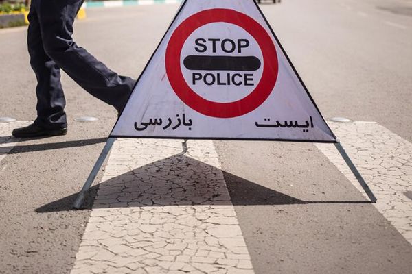 سائق شاحنة إيراني يشعل النيران في شرطي عند نقطة تفتيش