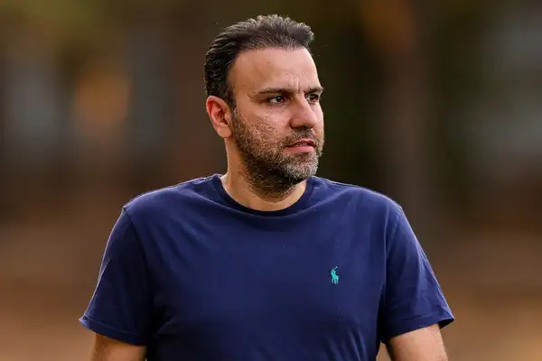 خلیلی، مدیر تیم پرسپولیس: علاقهای نداریم بازی با تراکتور با تماشاگر باشد