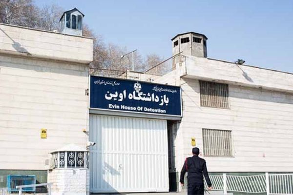 السلطات الإيرانية تحرم سجينات سياسيات من الزيارات العائلية ولقاء المحامين