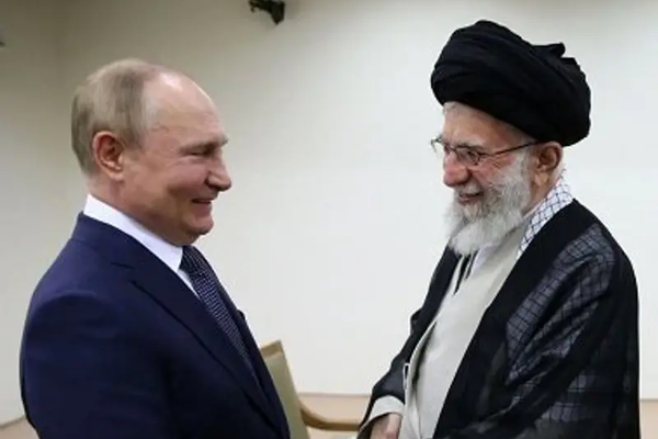 "بلومبرغ":تصاعد القلق الغربي بعد تقديم روسيا تكنولوجيا نووية سرية إلى إيران مقابل الصواريخ