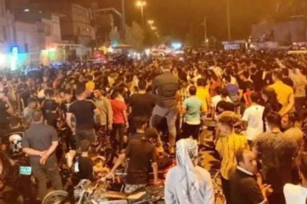 Iran Should Come To Terms With US Or Expect Economic Disaster, Influencials Warn