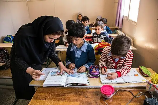 وزارت آموزش و پرورش با وجود انتشار ویدیوهای معلمان، موج استعفا را «شایعه» خواند