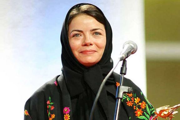 مهتاب نصیرپور، بازیگر تئاتر و سینمای ایران، شش ساعت بازجویی و به قید وثیقه آزاد شد