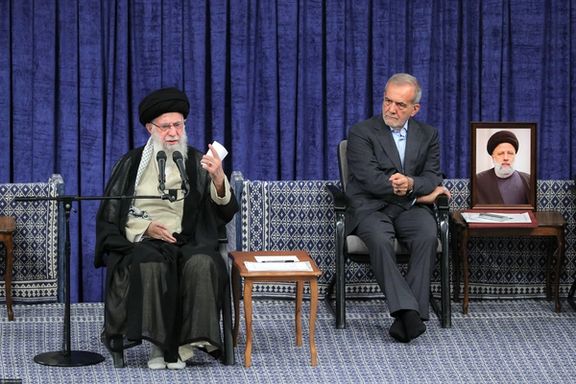 الرئيس الإيراني يرحب وصحيفة المرشد: "حماقة".. انقسام في طهران حول التفاوض مع واشنطن