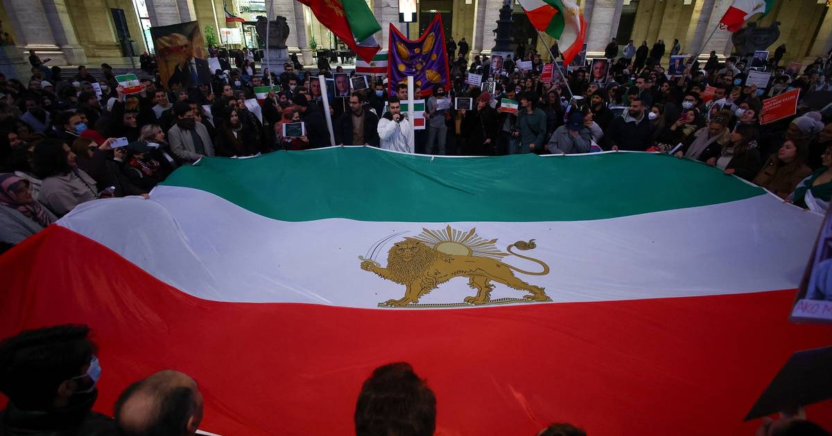 How a flag became a rejection of Iran’s theocratic rule | Iran ...